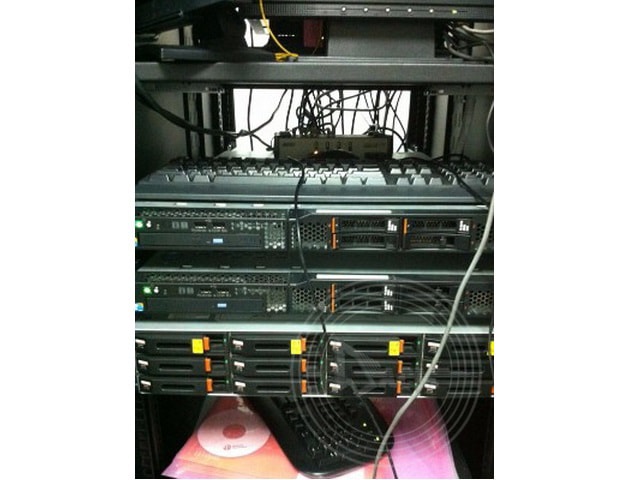 A computer server with a keyboard on the rack